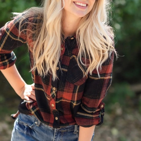 Thread & Supply Women’s Red Rock & Black Plaid Fleece Button Down Size Small - Picture 2 of 16